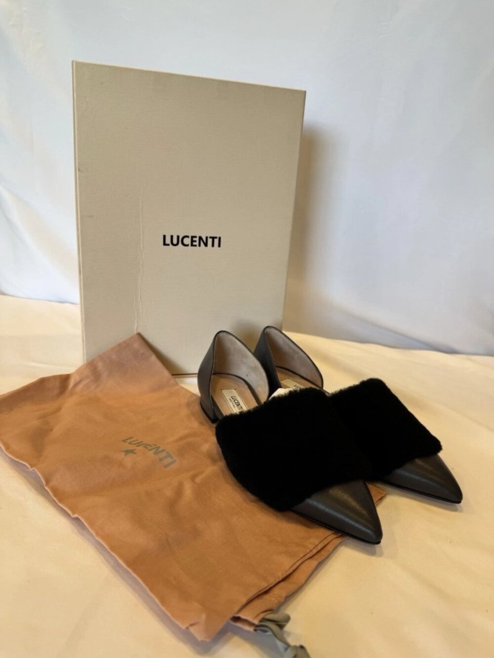 Authentic Lucenti Women’s Black Leather Pointed-Toe Fur Shearling Sz 36 W Box